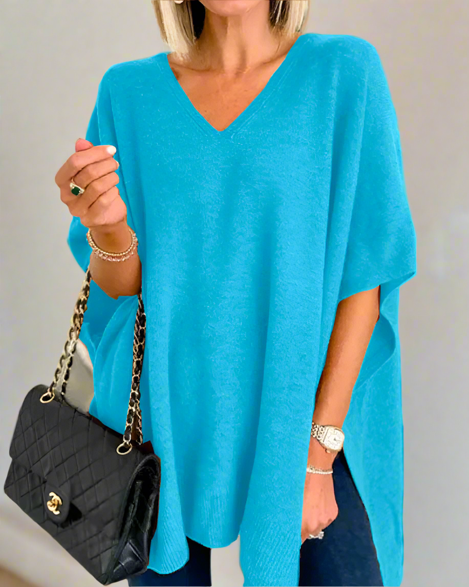 Elara | Blød strikket ponchosweater med V-hals