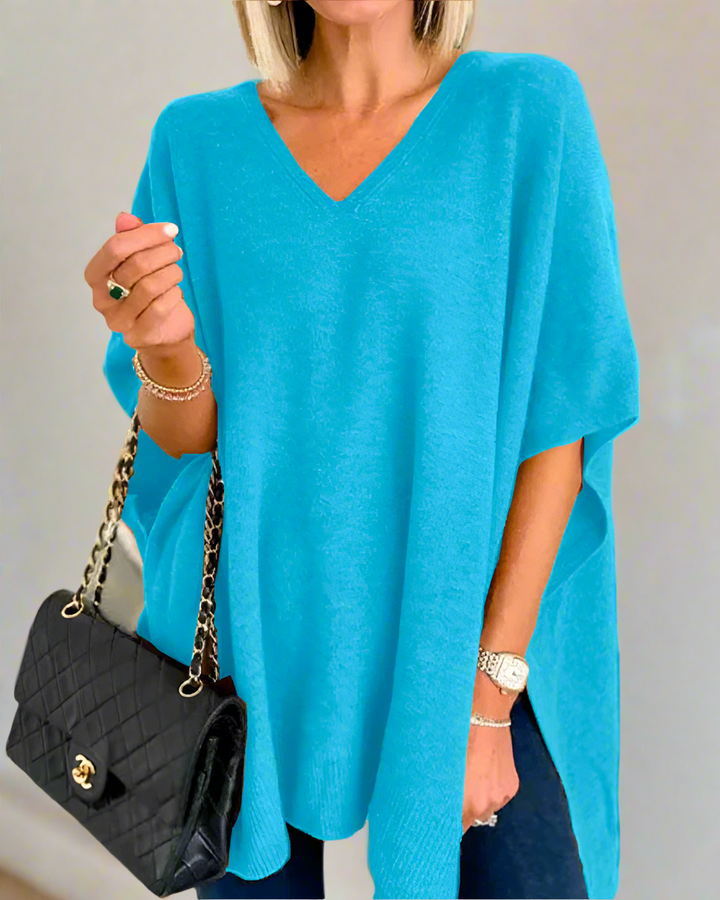 Elara | Blød strikket ponchosweater med V-hals