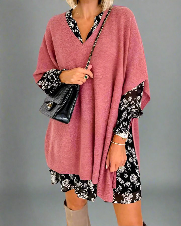 Elara | Blød strikket ponchosweater med V-hals