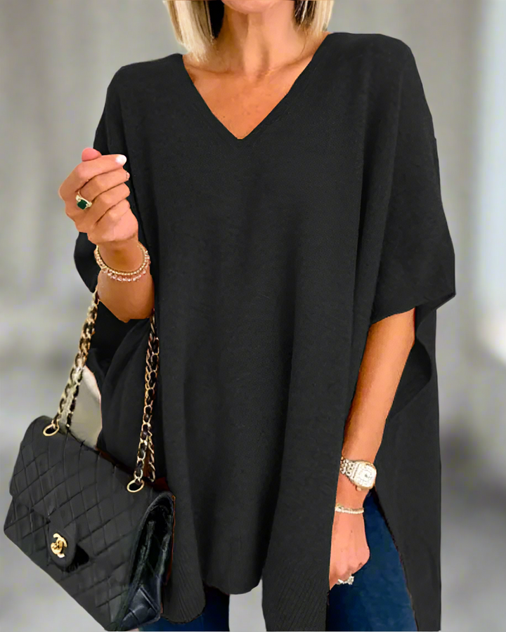 Elara | Blød strikket ponchosweater med V-hals
