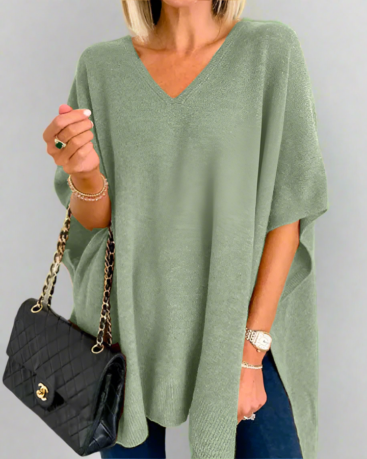 Elara | Blød strikket ponchosweater med V-hals